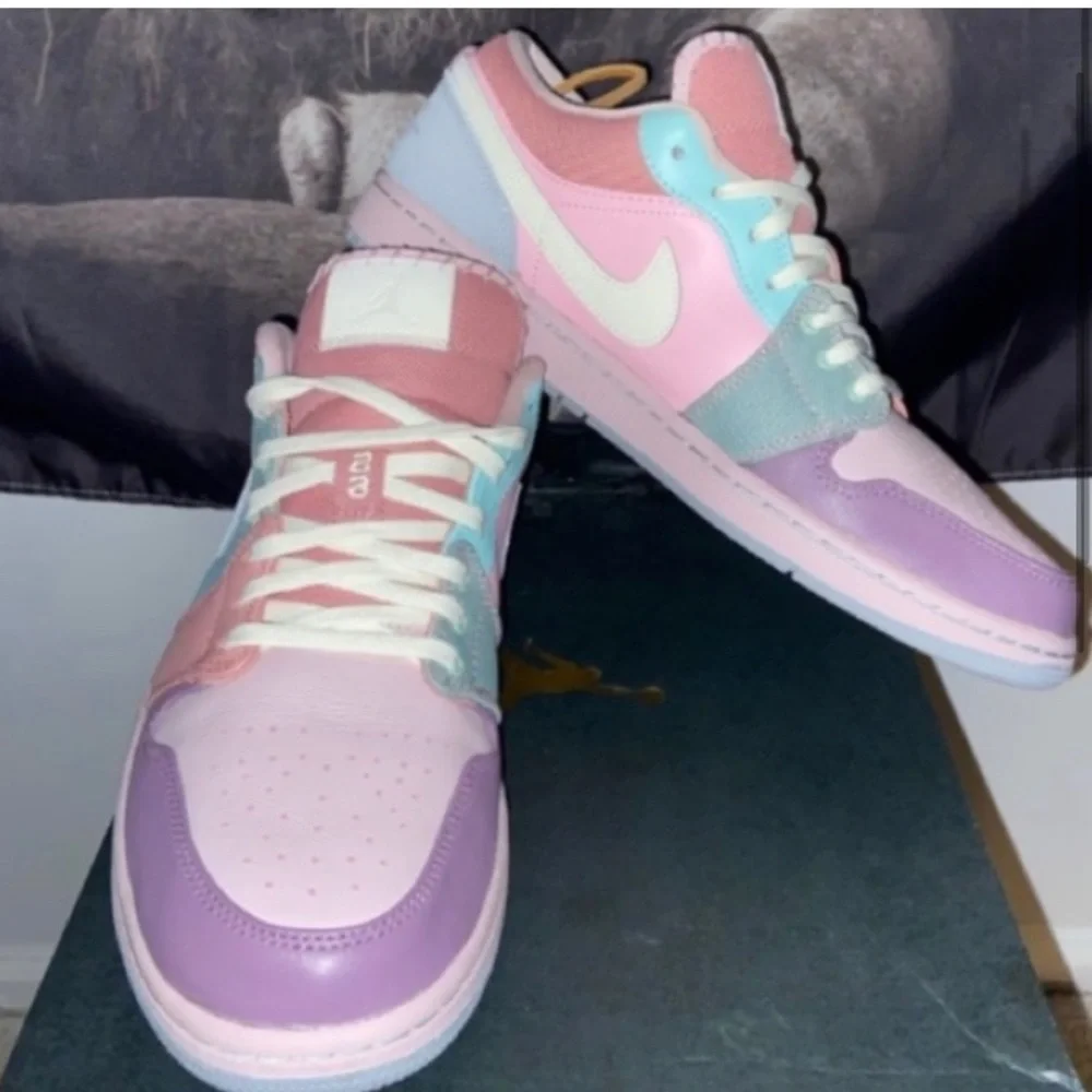 Nike Air Jordan 1 Low SE "Easter" Pastel
Champagne Coconut Milk Men's Sneakers - Picture 2 of 6